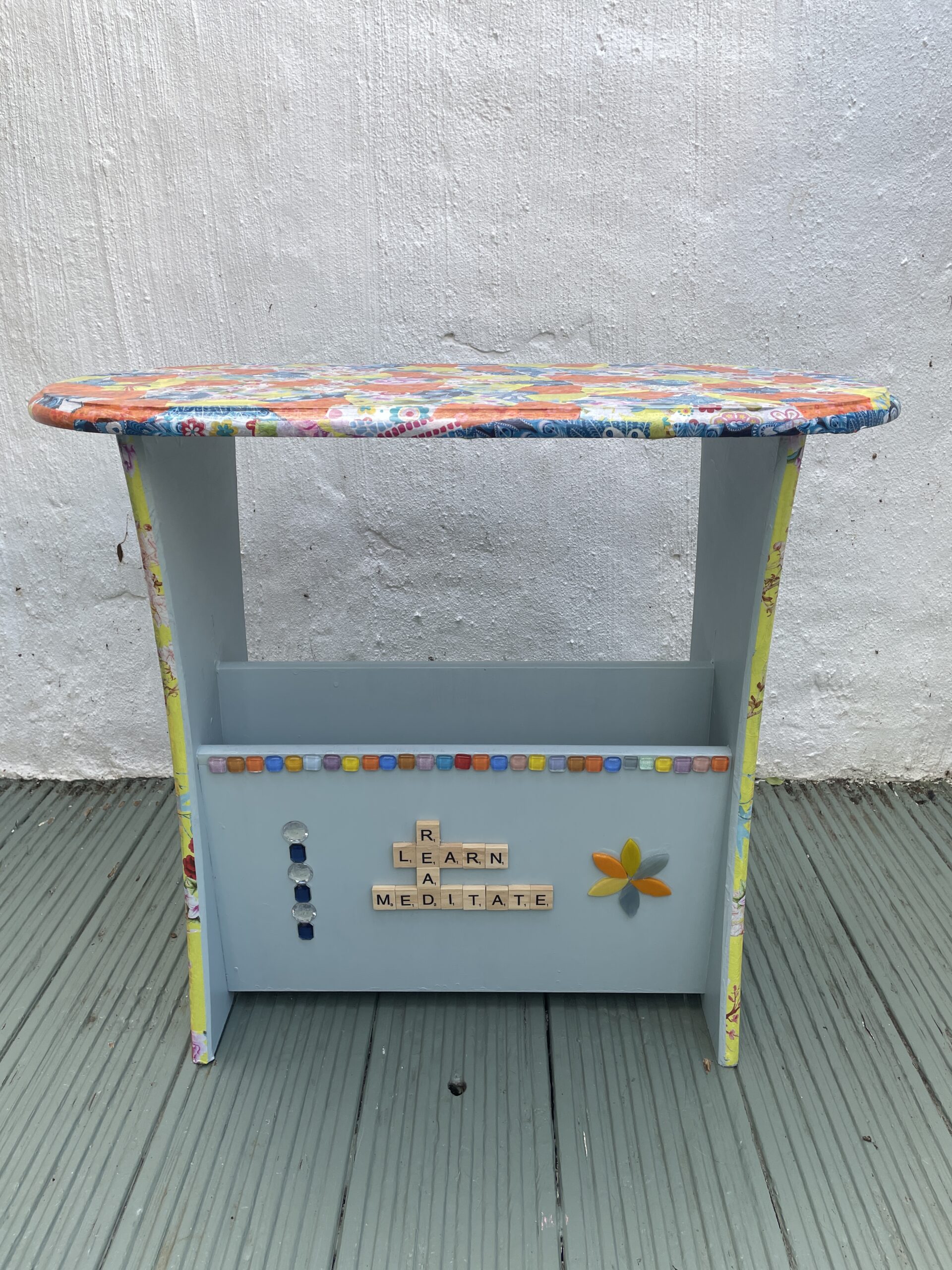 Maggie The Magazine Rack